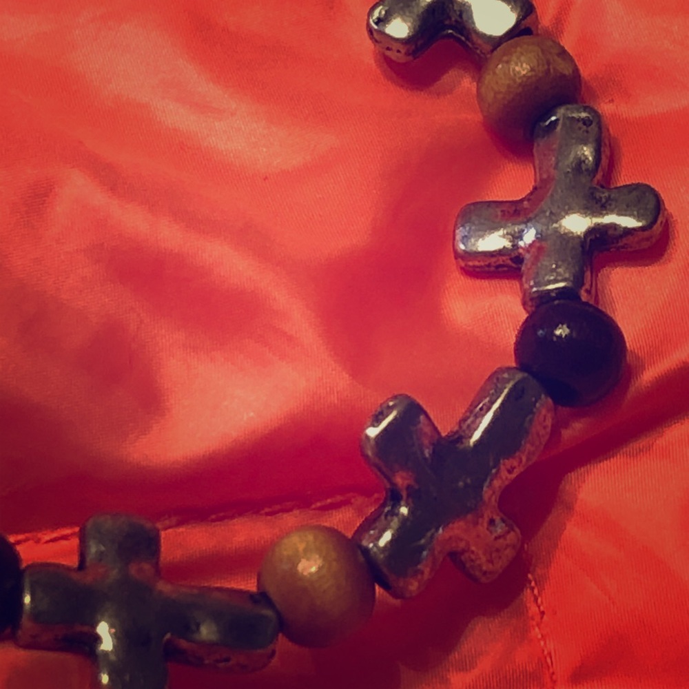 🧡🆕SANDALWOOD CROSS BRACELET🆕🧡